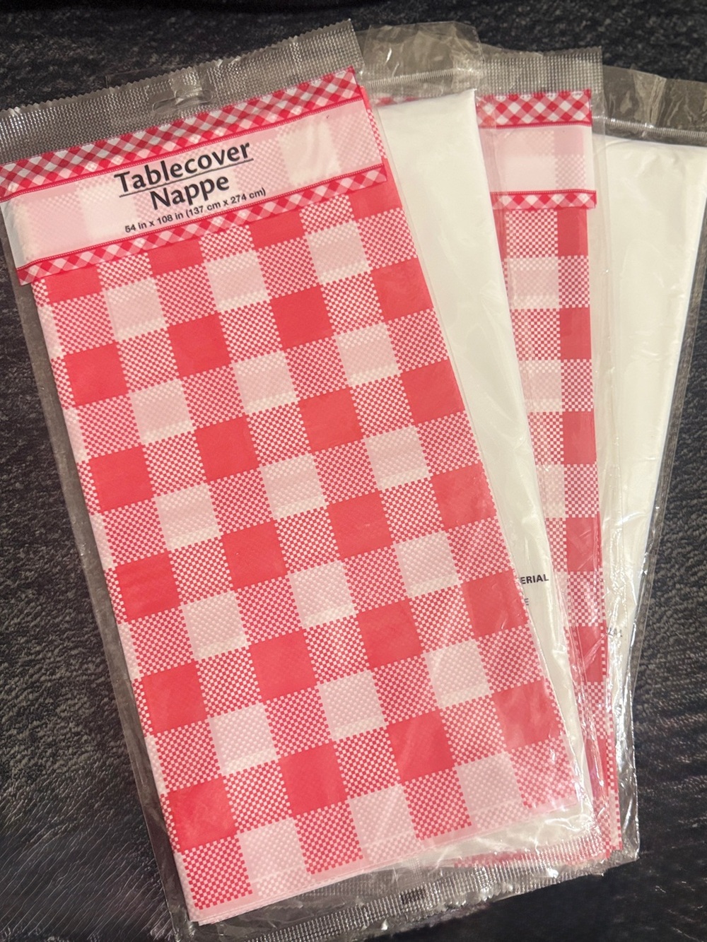 4 Plastic Disposable Tablecovers